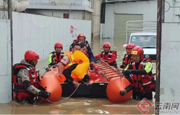 云南临沧消防：闻“汛”而动 排涝救援