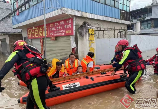 云南临沧消防：闻“汛”而动 排涝救援