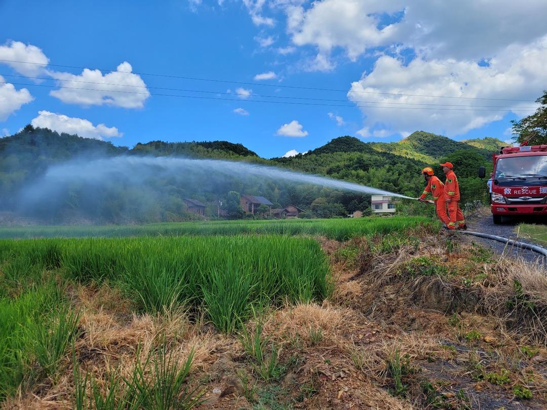 衡阳：干旱致农田灌溉缺水，消防送水50吨