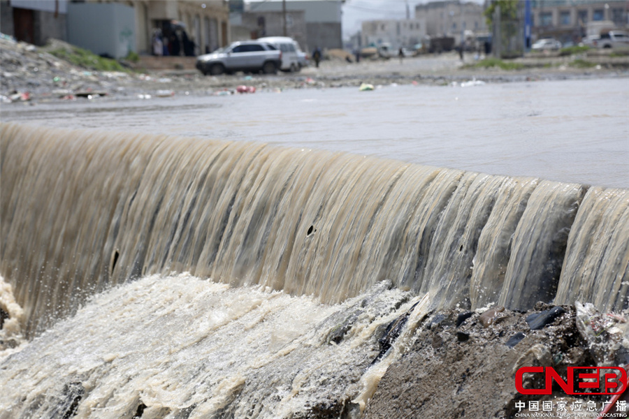 也门持续暴雨引发洪水 造成超90人死亡