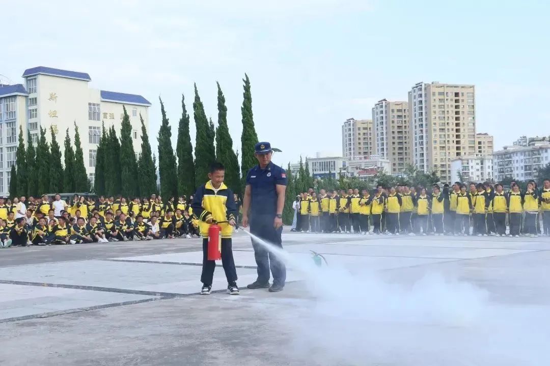 培育家国情怀，厚植人生底色：森林消防员走进校园讲述重庆山火救援感人故事