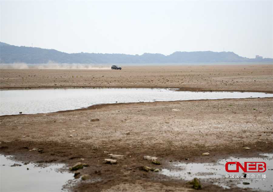 鄱阳湖刷新历史最低水位 江西首次发布枯水红色预警