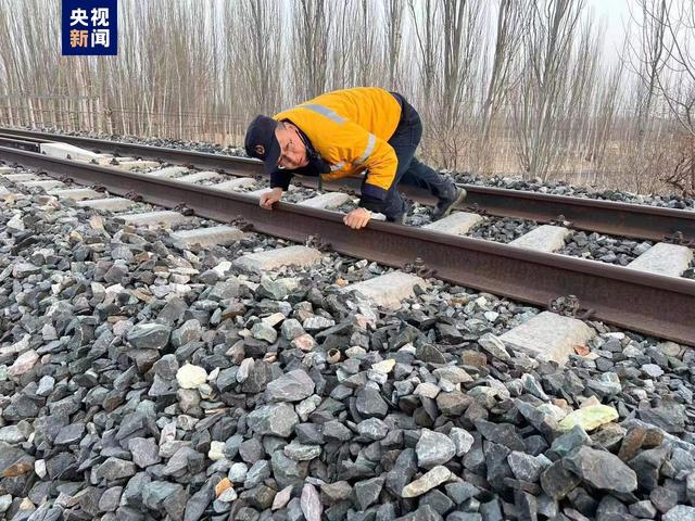 塔吉克斯坦发生7.2级地震 我国新疆南疆铁路受到影响