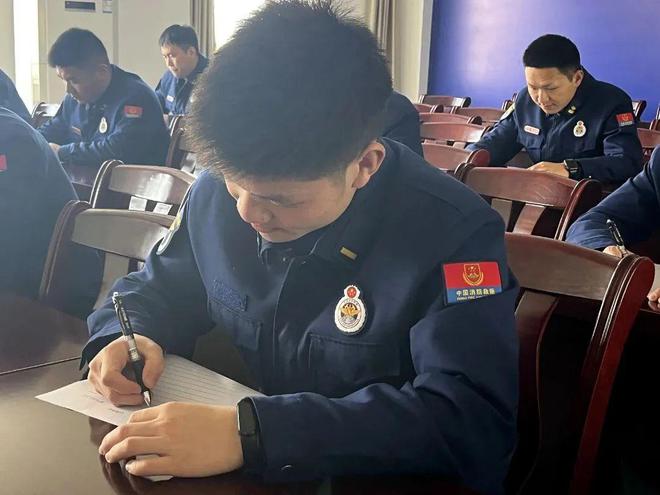 学习两会精神 凝聚奋进力量丨随州消防掀起学习全国“两会”精神热潮