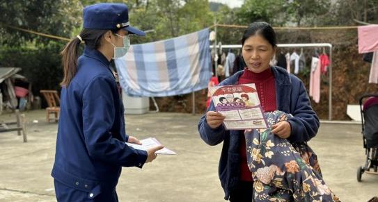 益阳高新区消防救援大队：进村入户开展清明节前消防宣传活动