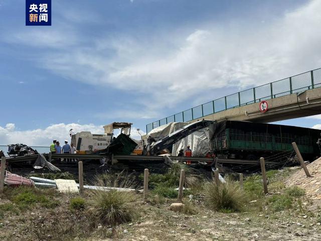 连霍高速甘肃山丹段发生交通事故 已致8死6伤