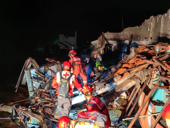 浙江杭州富阳暴雨引发洪水 已致5死3失联