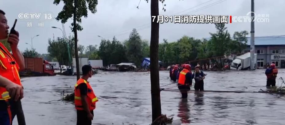 北京强降雨引发多起险情 消防救援持续进行