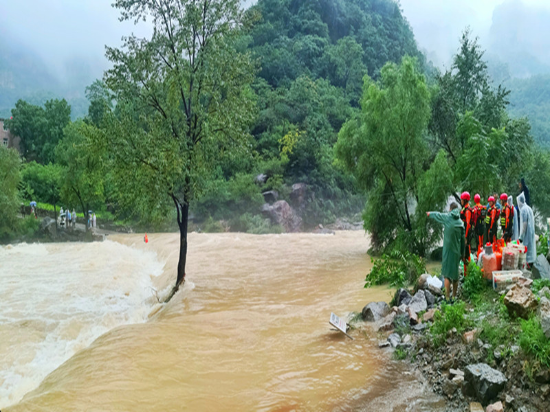 河南：强降雨救援，他们冲锋在前