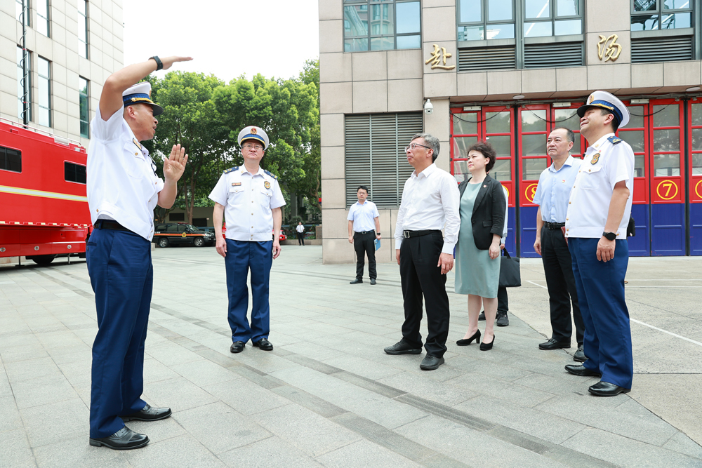 上海：张小宏副市长到总队调研指导工作