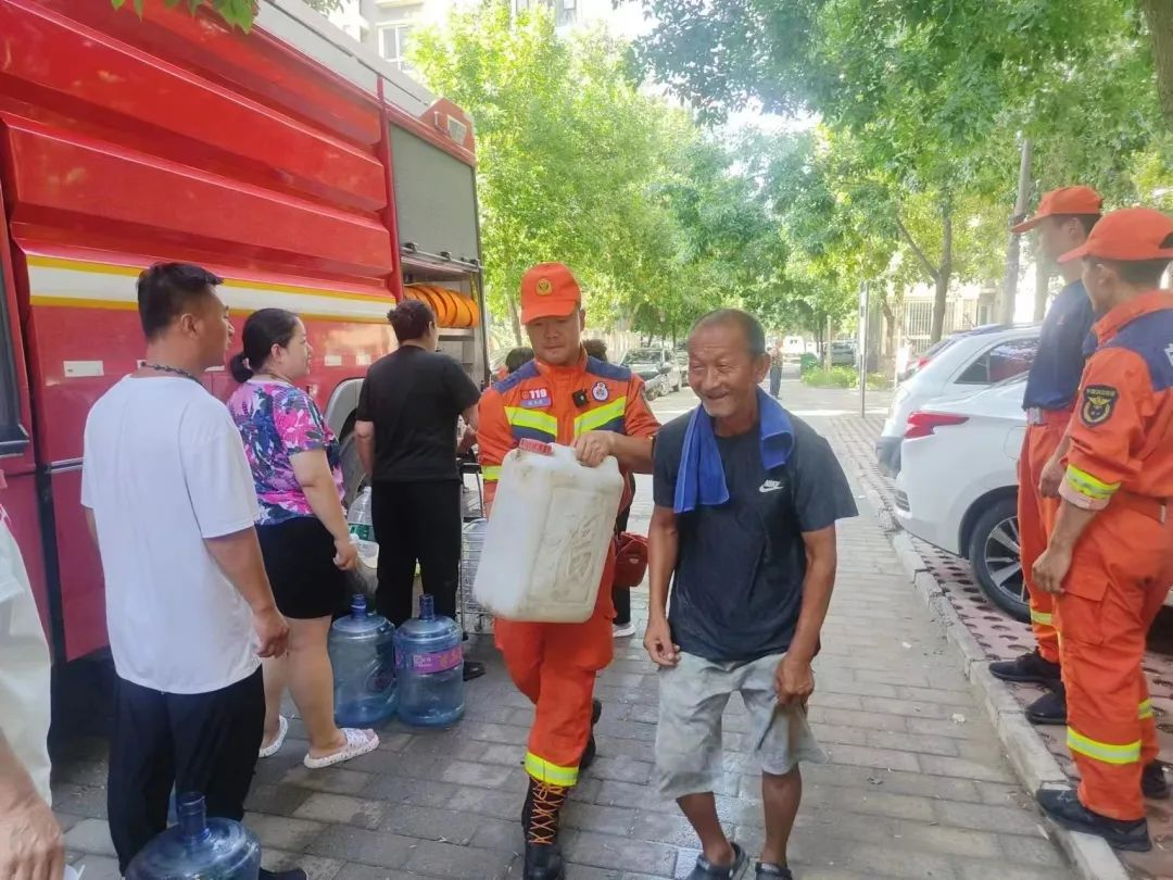 河北：有火焰蓝的地方总会有温暖环绕 ——记河北涿州抗洪救灾一线的消防救援队伍