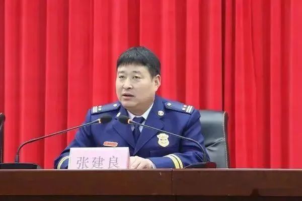 消防支队政委转岗任住建局党组书记，消防支队副支队长转岗任应急管理局副局长