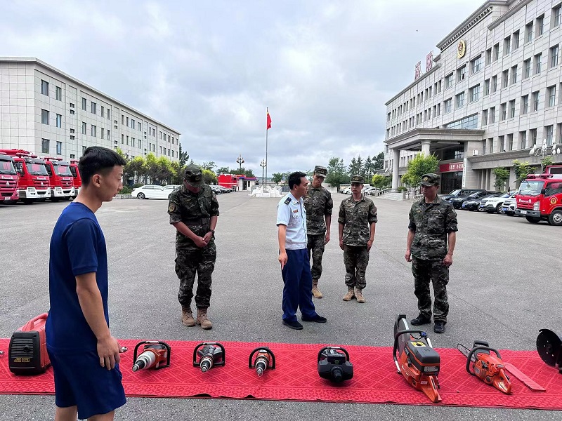 吉林：武警官兵深入长白山支队开展抗洪抢险交流学习