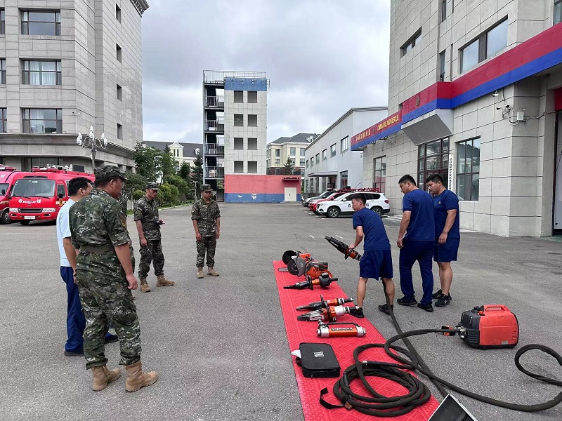 吉林：武警官兵深入长白山支队开展抗洪抢险交流学习