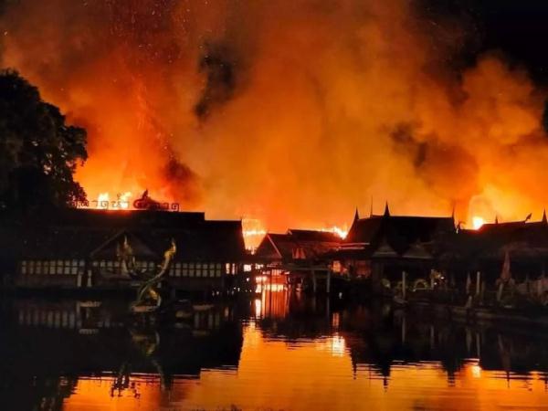 突发！泰国知名旅游景点发生严重火灾