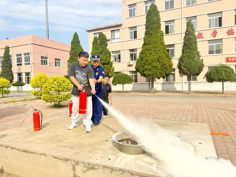 【护航开学季】高新技术产业开发区消防救援大队开展“开学第一课”消防安全主题宣传活动