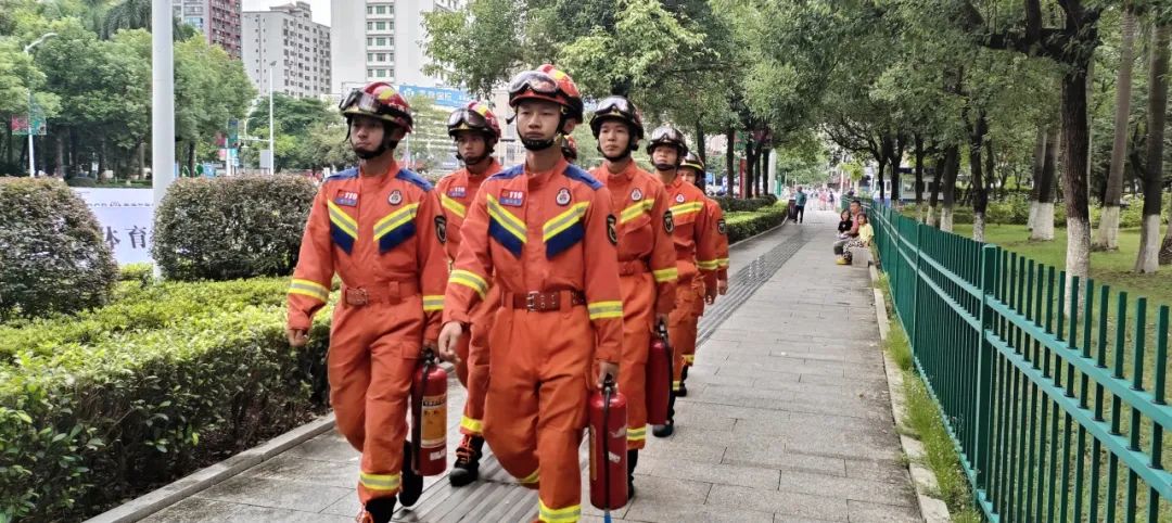 贵港消防圆满完成2023年“一带一路”国家驻华使节自行车系列赛安保工作