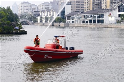 温州首艘水上消防艇亮相 价值120万元