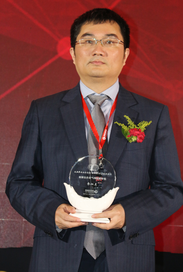 南消董事长王以丹荣获2016年中国消防产业杰出领袖