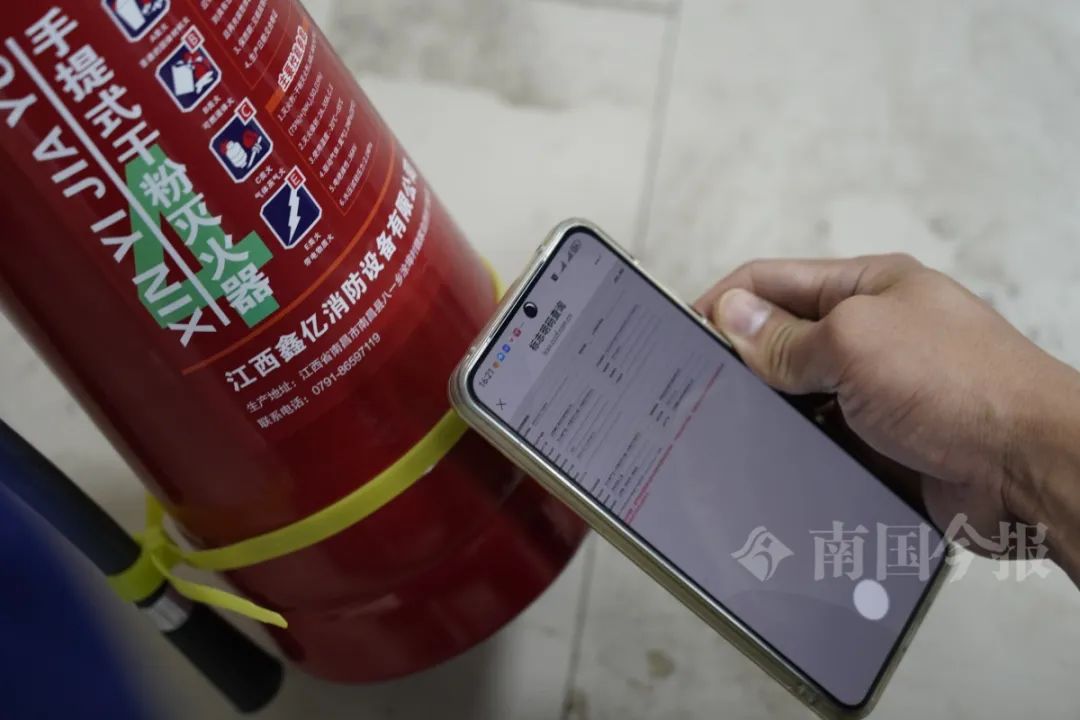 柳州消防查获伪劣灭火器：实测灭不了火 有效成分仅为0.06%